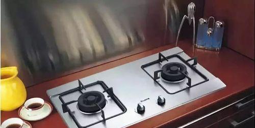 燃气灶加热板炸裂原因解析（探究燃气灶加热板炸裂的危险与预防）