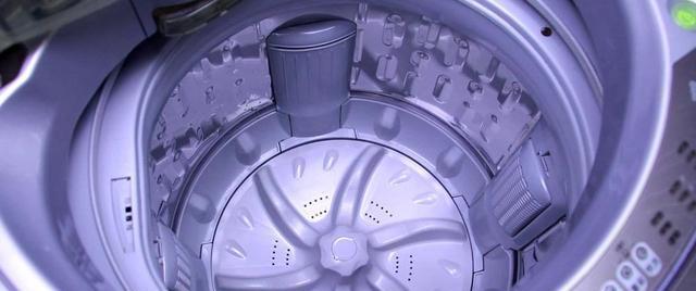如何正确拆卸洗衣机投料盒进行清洗（简单易行的清洗方法）