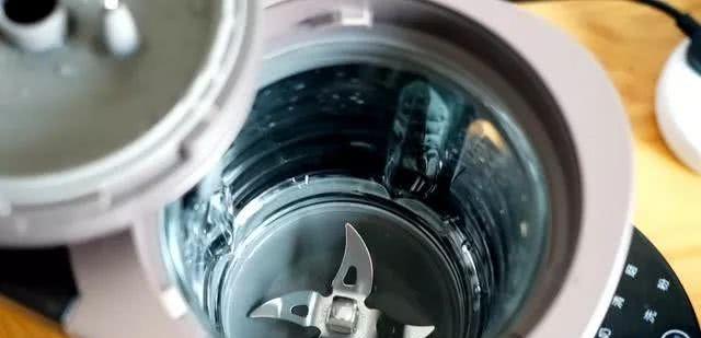破壁机污垢清洗方法大全（简单有效的清洗技巧）