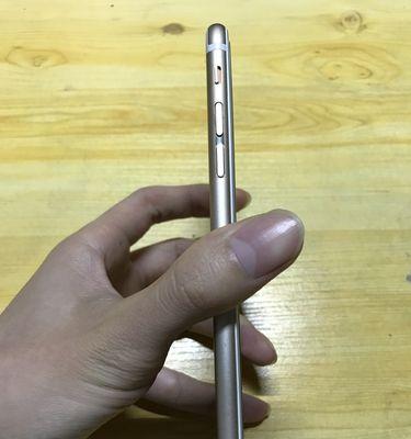 苹果6进水故障处理指南（解决苹果6进水后的显示器问题）