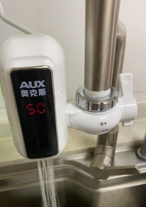 如何排净热水器里的水（一种简便有效的方法教你彻底清洗热水器）