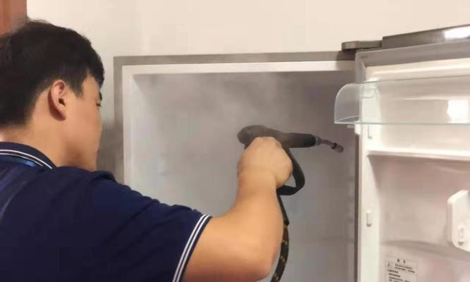 冰箱清洗消毒指南（保持食物的健康与安全）