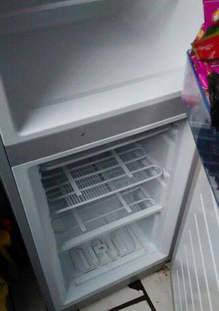 解决冰柜怪味问题的实用方法有什么？（清除冰柜异味的有效措施及使用注意事项）