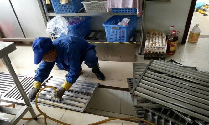 火锅店油烟机清洗方法是什么？清洗油烟机需要注意哪些问题？
