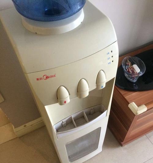 美的饮水机灯闪是怎么回事？如何解决？