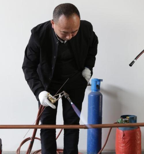 电冰箱铜管焊接方法是什么？师傅的常规操作步骤有哪些？