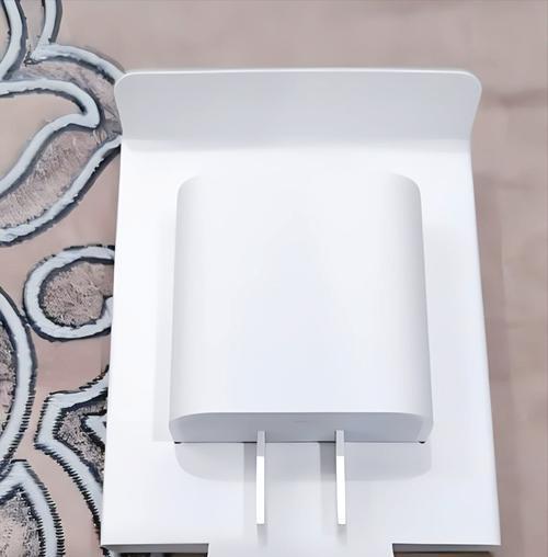 苹果15赠送的充电器使用方法是什么？如何正确使用？