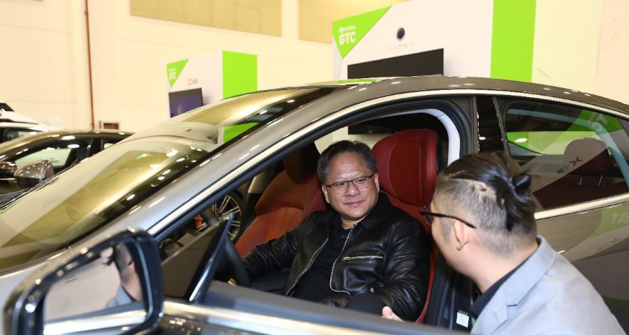 我们开了开小鹏P7，放下了对电动车的大部分偏见