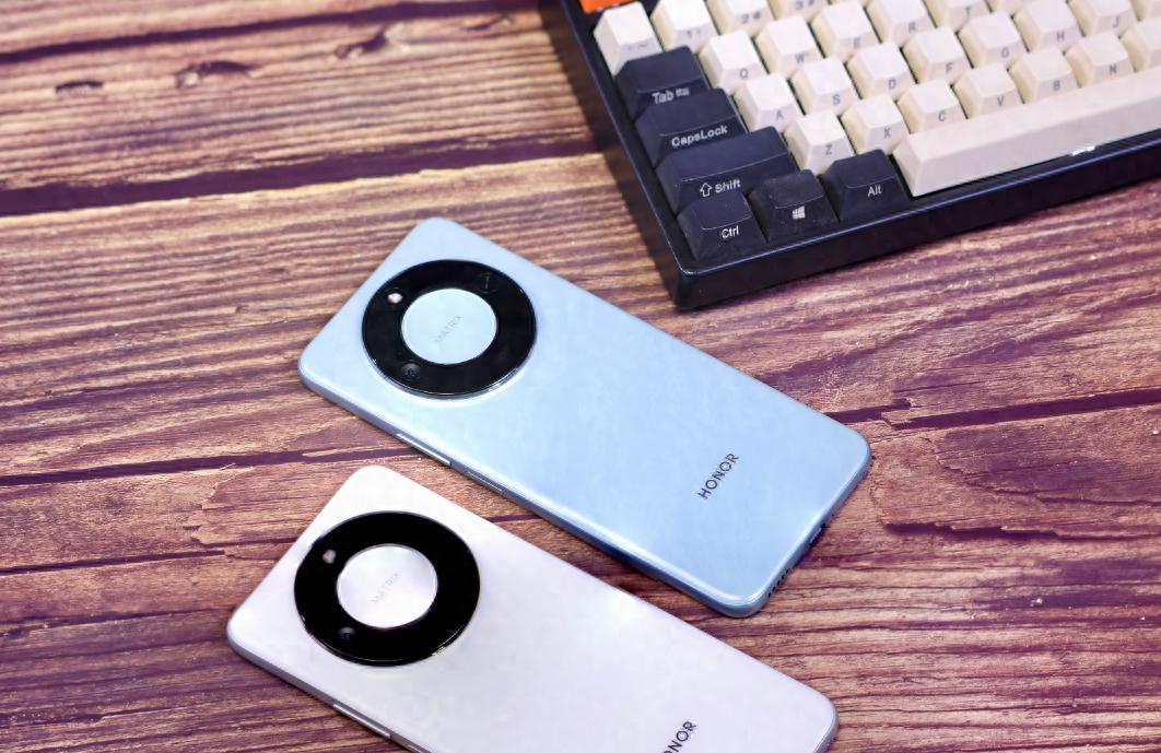 512GB+8300mAh！荣耀新机曝光：7月中下旬，正式发布！
