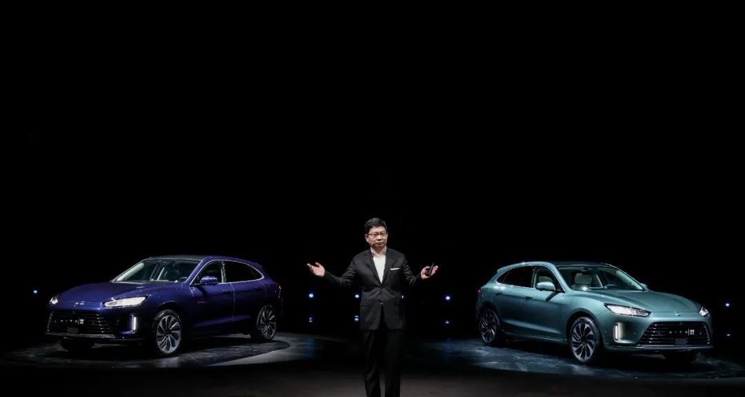关于华为「实验车」问界M5：有一个好消息，一个坏消息