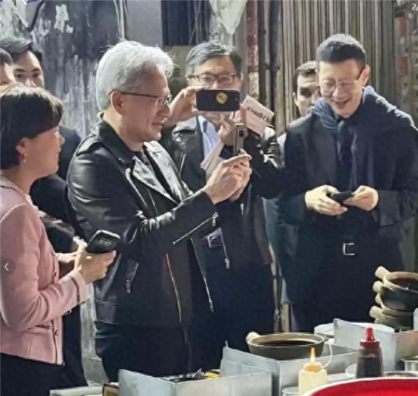 被黄仁勋点赞！最便宜的华为旗舰新机来了：人人买得起